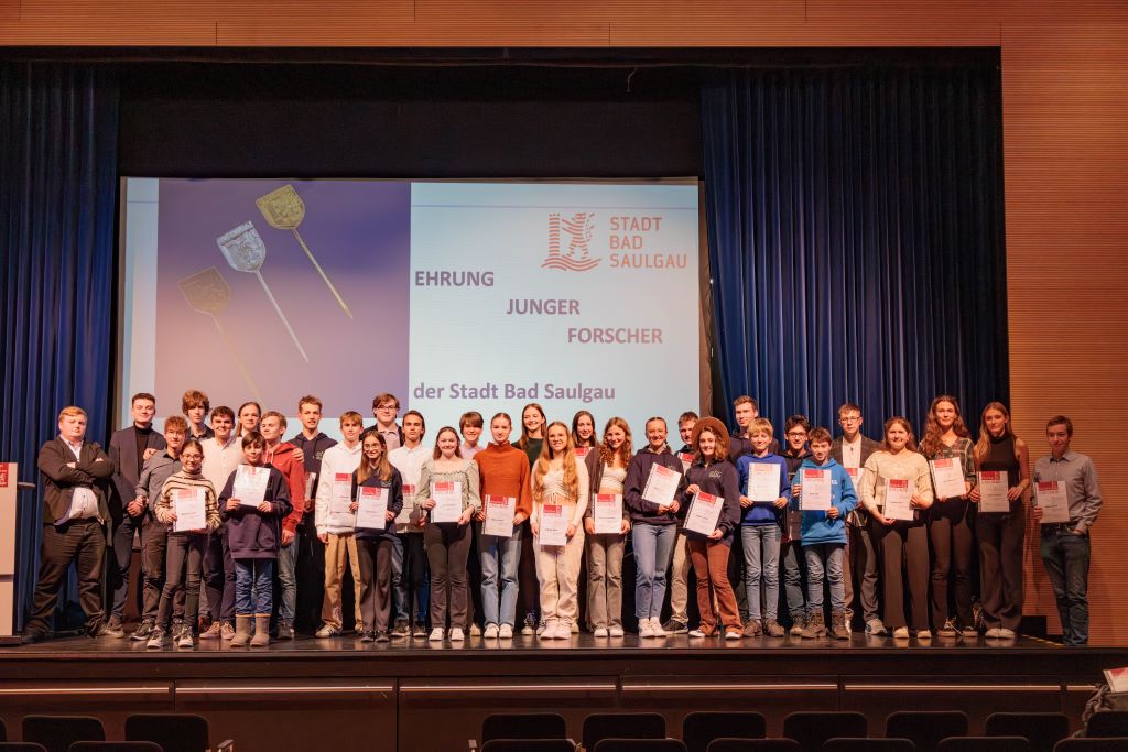 Gruppenbild der SchülerInnen bei der Auszeichnung der Denksportlerehrung in Bad Saulgau